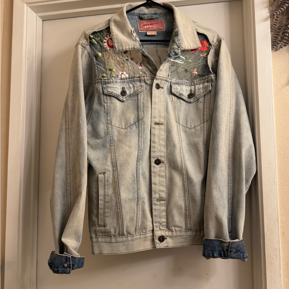 Floral lace Upcycled One of a Kind Denim Jacket size large - Picture 5 of 6